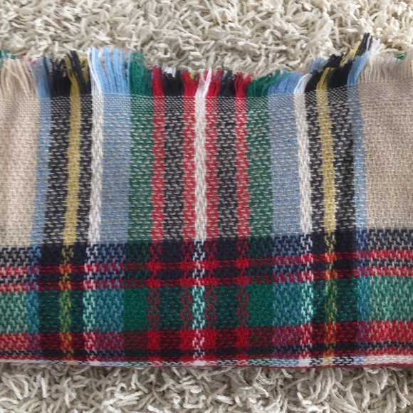 Accessories - Barely Worn Blanket Scarf